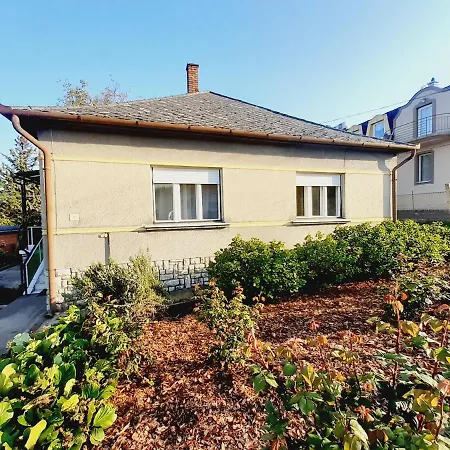 Holiday home Haziallatbarat Mandula Haz Koezpontjanal *