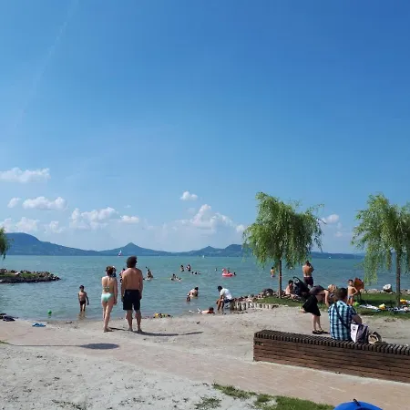 Haziallatbarat Mandula Haz Koezpontjanal * Fonyod